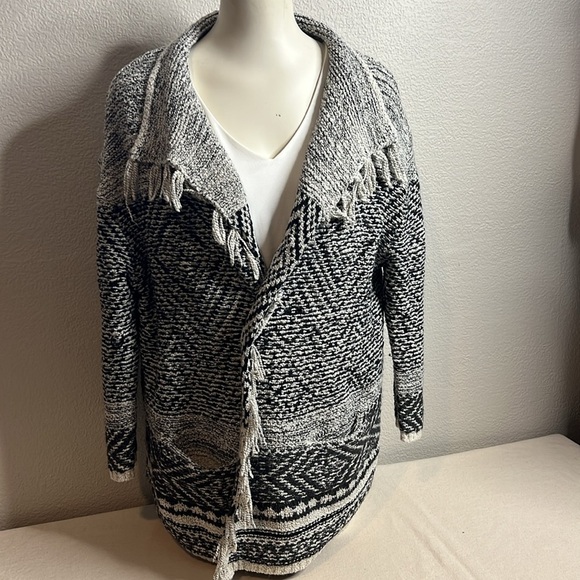 J. Jill Petite B&w Knit Cardigan with Tassels, Pockets, & Clip Closure - Size L - Picture 1 of 8